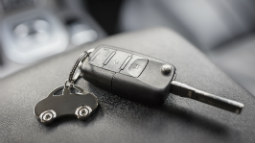 Allianz - keys to a rental car