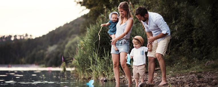 Allianz - family with two toddlers fishing at lake