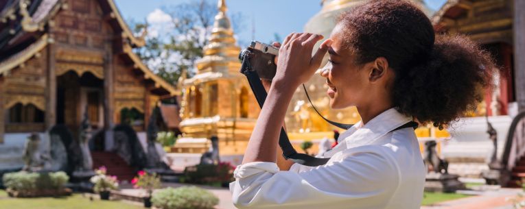 Allianz - young traveler with camera in thailand