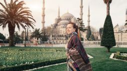 tourist outside of blue mosque in istanbul