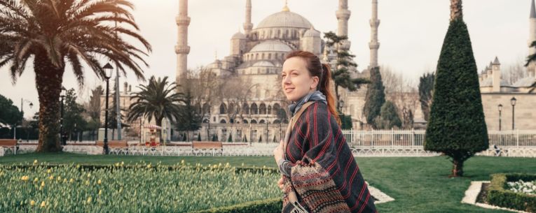 Allianz - tourist outside of blue mosque in istanbul