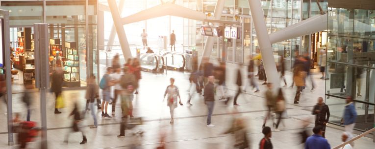 Allianz - busy airport